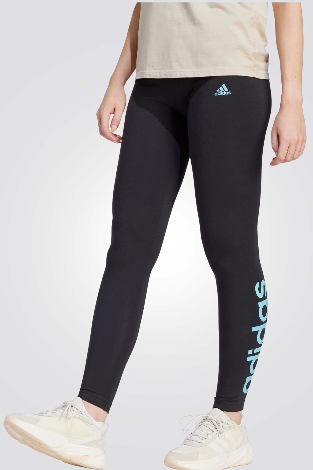 ADIDAS - טייץ לנשים ESSENTIALS HIGH-WAISTED LOGO בצבע שחור - MASHBIR//365