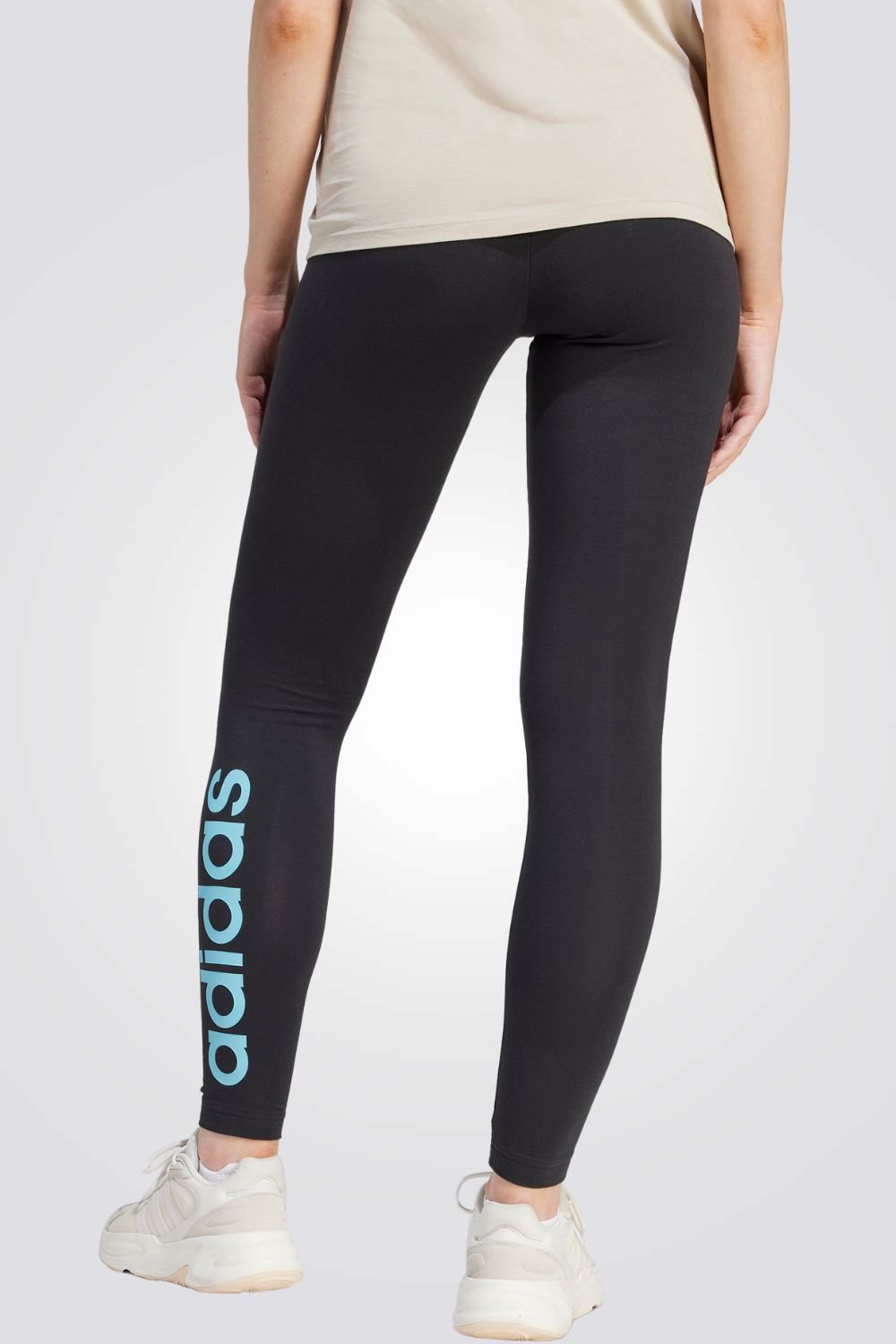 ADIDAS - טייץ לנשים ESSENTIALS HIGH-WAISTED LOGO בצבע שחור - MASHBIR//365