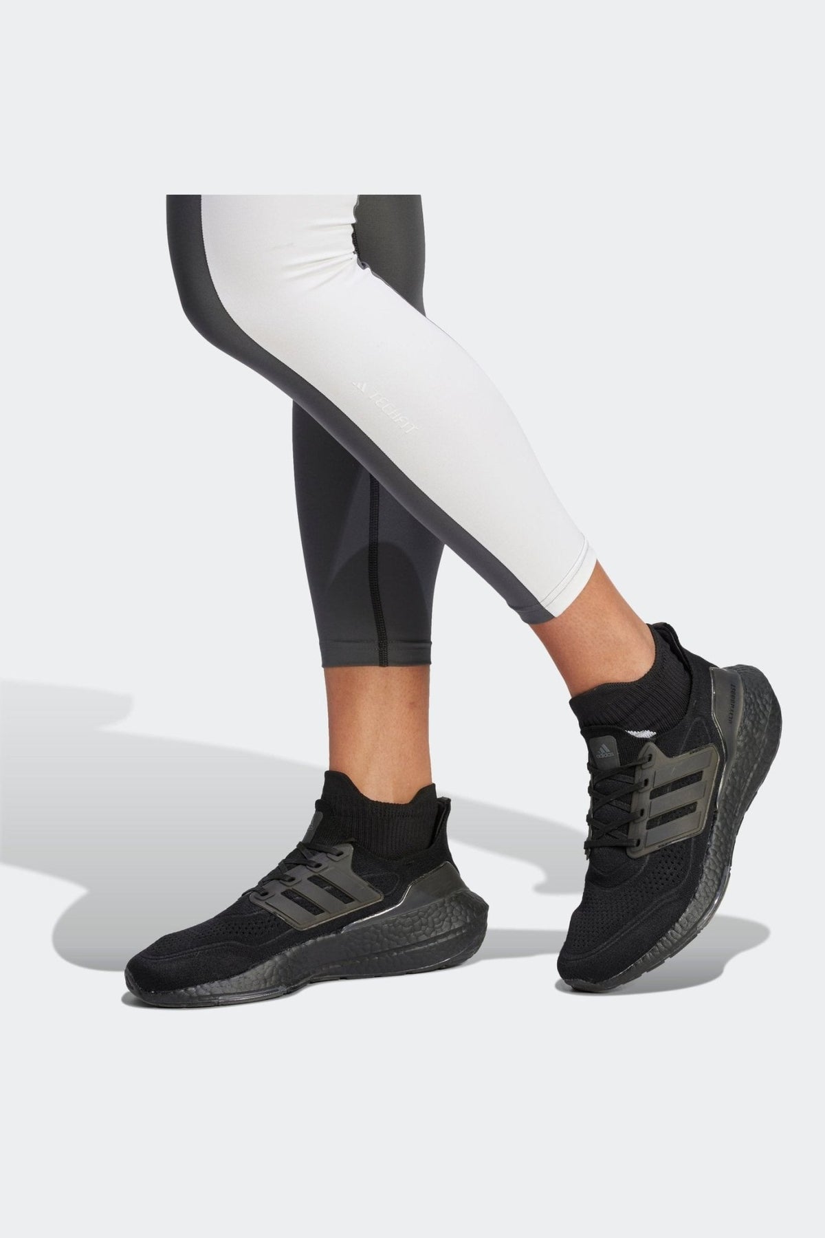 ADIDAS - טייץ TECHFIT COLORBLOCK 7/8 בגווני אפור לבן שחור - MASHBIR//365