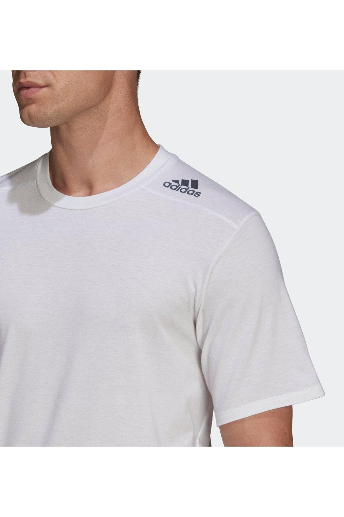 ADIDAS - טישירט אימון לגבר בצבע לבן - MASHBIR//365