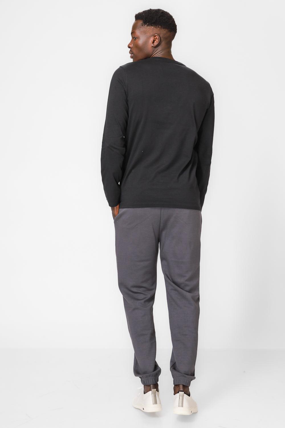 DELTA - טישירט ארוכה קלאסית צווארון וי בצבע שחור - MASHBIR//365