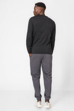 DELTA - טישירט ארוכה קלאסית צווארון וי בצבע שחור - MASHBIR//365