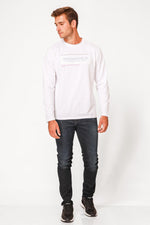 SCORCHER - טישירט ארוכה לגבר בצבע לבן - MASHBIR//365