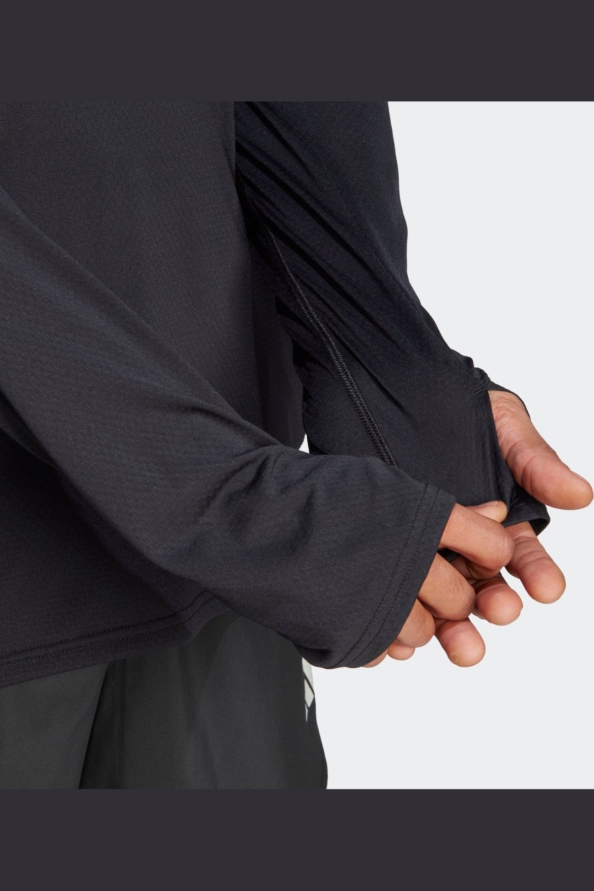 ADIDAS - טישירט ארוכה לגברים Run It בצבע שחור - MASHBIR//365