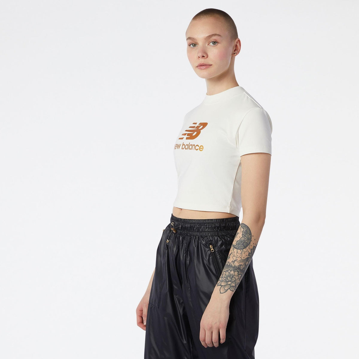 NEW BALANCE - טישירט Athletics Higher Learning בצבע לבן - MASHBIR//365