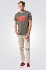 WRANGLER - טישירט בצבע ירוק זית עם הדפס לוגו - MASHBIR//365