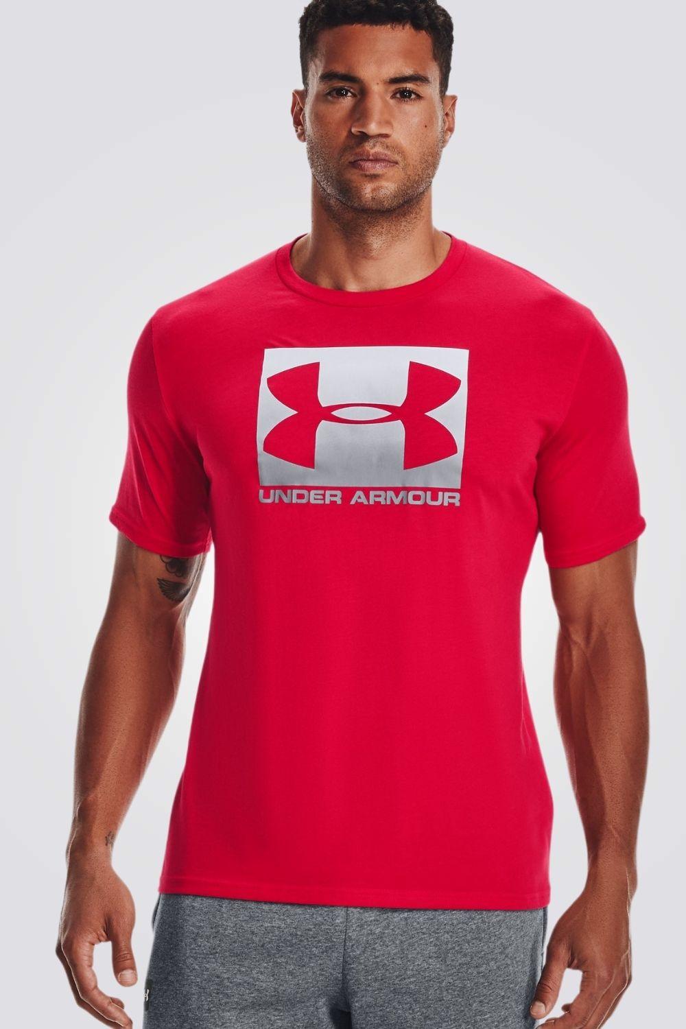 UNDER ARMOUR - טישירט Boxed Sportstyle בצבע אדום - MASHBIR//365