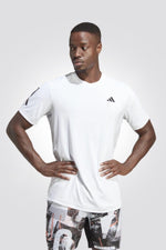 ADIDAS - טישירט CLUB 3STR TEE לגבר בצבע לבן - MASHBIR//365