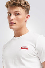 WRANGLER - טישירט DURABLE TEE אוף וויט - MASHBIR//365