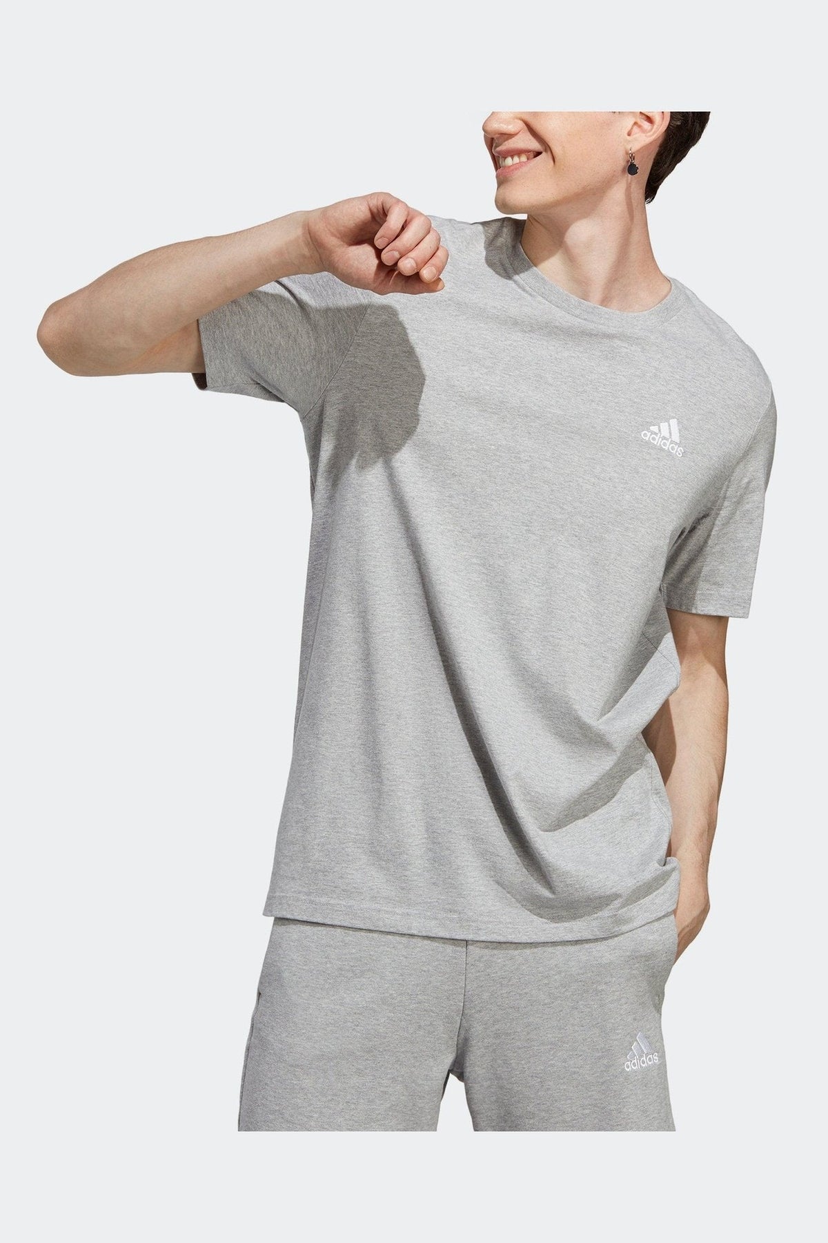 ADIDAS - טישירט ESSENTIALS בצבע אפור - MASHBIR//365