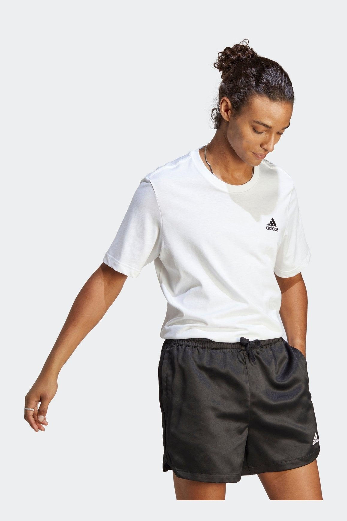 ADIDAS - טישירט ESSENTIALS בצבע לבן - MASHBIR//365