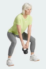 ADIDAS - טישירט ESSENTIALS MINIMAL BRANDING CREWNECK בצבע ירוק - MASHBIR//365