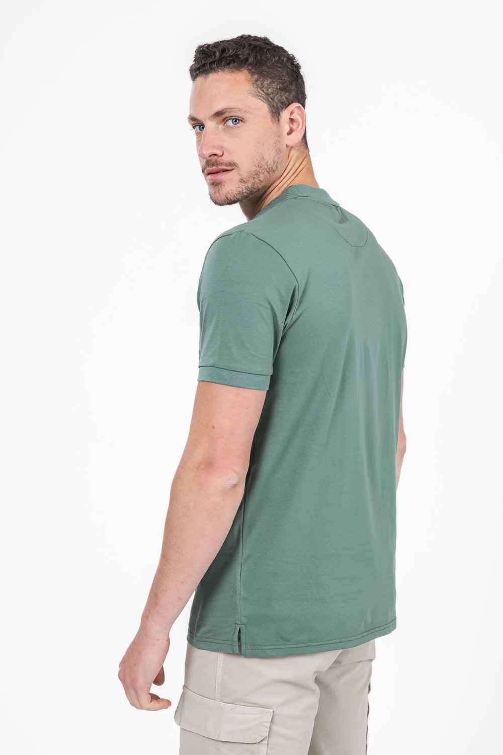 SCORCHER - טישירט פולו עם כיס בחזה בצבע ירוק זית - MASHBIR//365