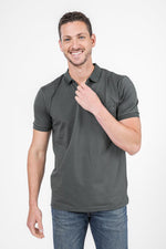 SCORCHER - טישירט פולו עם כיס בחזה בצבע ירוק זית - MASHBIR//365