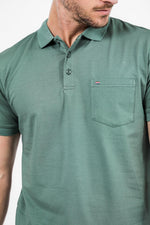 SCORCHER - טישירט פולו עם כיס בחזה בצבע ירוק זית - MASHBIR//365