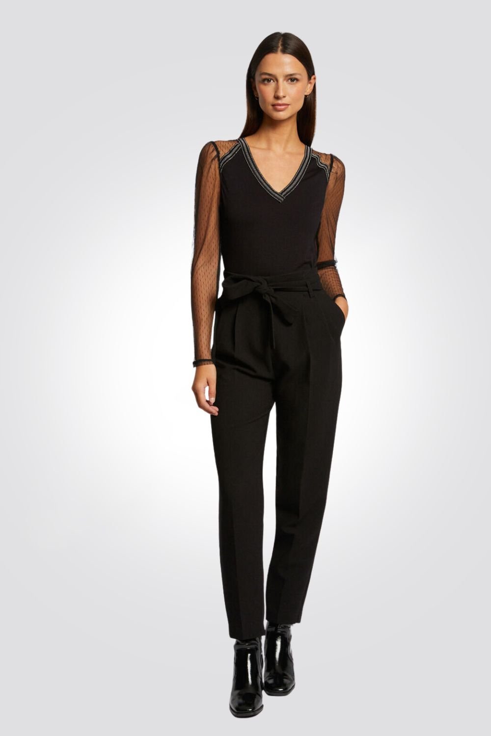 MORGAN - טישירט חגיגית וי עם שרוול שקוף בשחור - MASHBIR//365