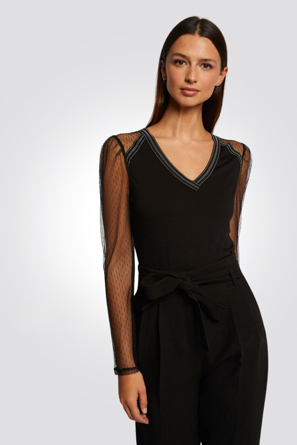 MORGAN - טישירט חגיגית וי עם שרוול שקוף בשחור - MASHBIR//365