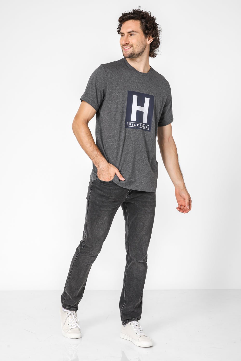 Tommy Hilfiger - טישירט הדפס בצבע אפור - MASHBIR//365