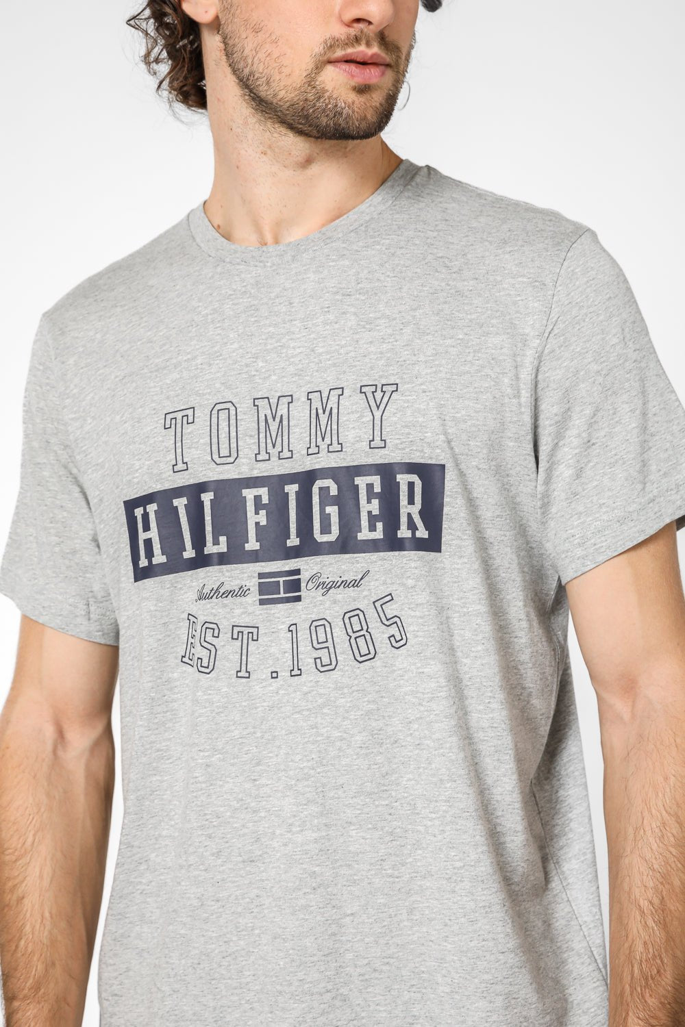 Tommy Hilfiger - טישירט הדפס גרפי בצבע אפור - MASHBIR//365