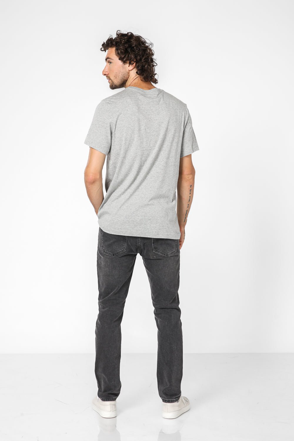 Tommy Hilfiger - טישירט הדפס גרפי בצבע אפור - MASHBIR//365