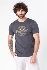 SCORCHER - טישירט הדפס גרפי בצבע אפור - MASHBIR//365