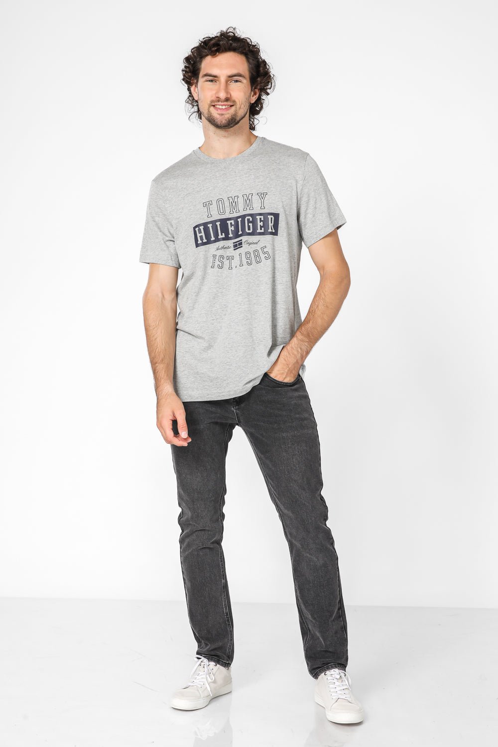 Tommy Hilfiger - טישירט הדפס גרפי בצבע אפור - MASHBIR//365