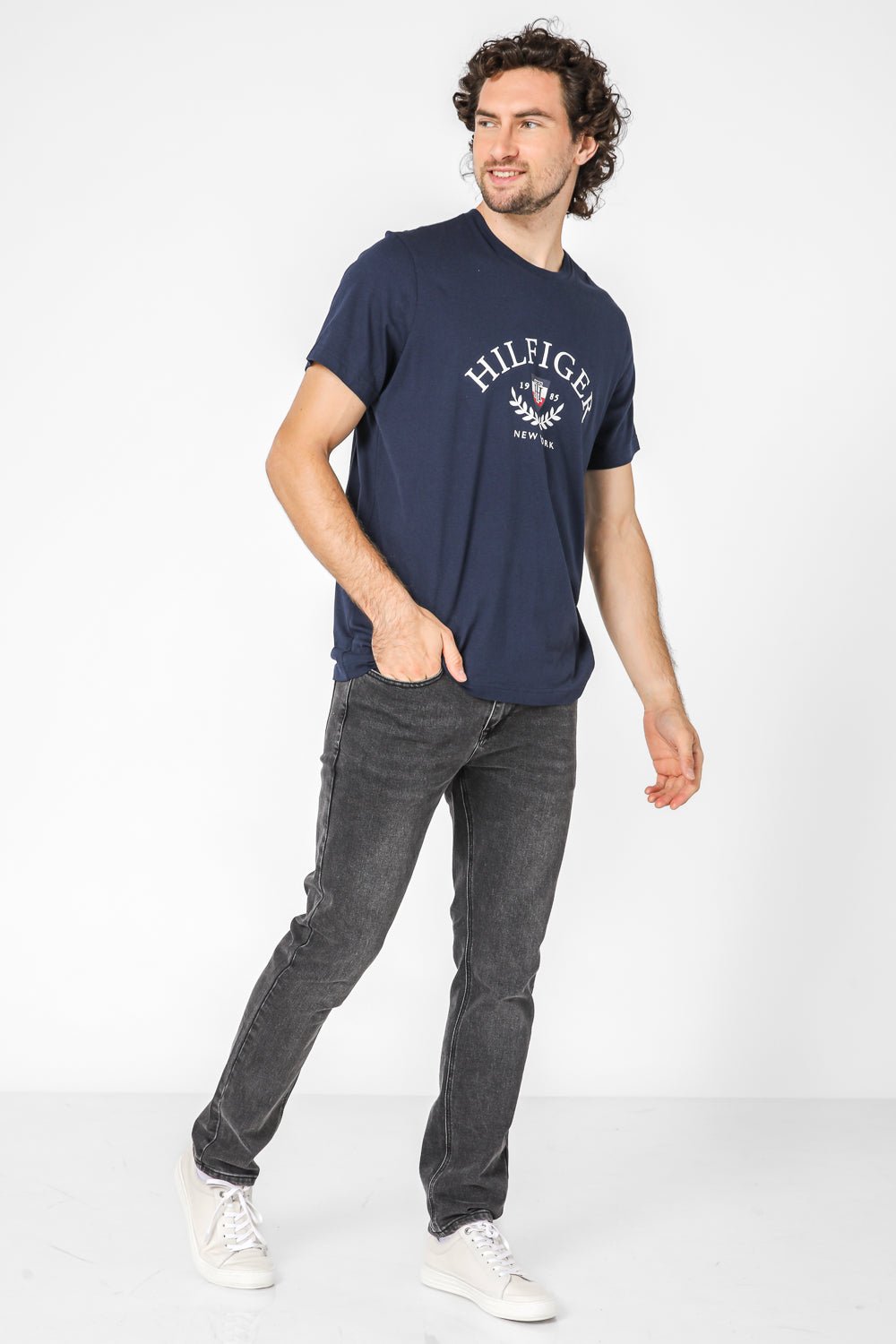 Tommy Hilfiger - טישירט הדפס גרפי בצבע נייבי - MASHBIR//365