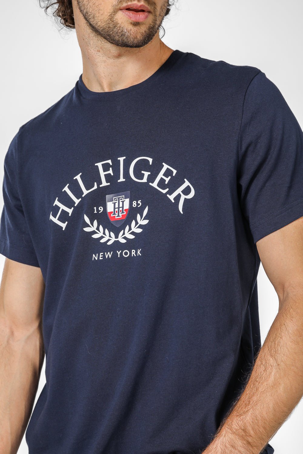 Tommy Hilfiger - טישירט הדפס גרפי בצבע נייבי - MASHBIR//365