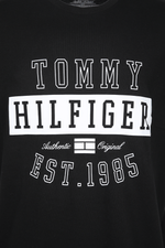 Tommy Hilfiger - טישירט הדפס גרפי בצבע שחור - MASHBIR//365