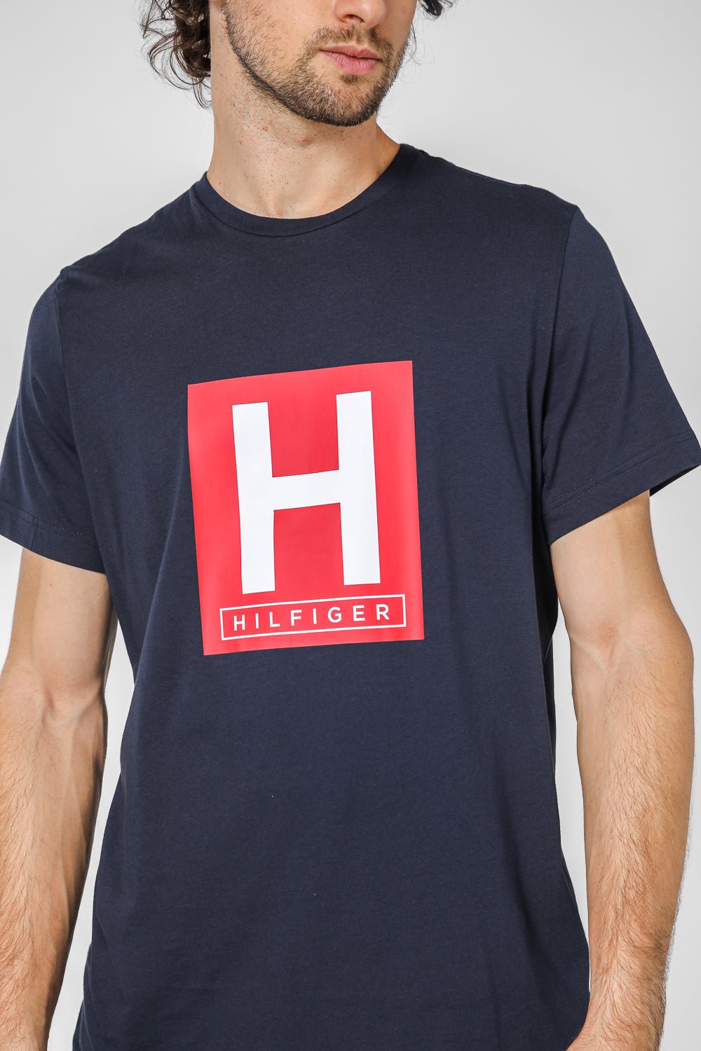 Tommy Hilfiger - טישירט הדפס לוגו בצבע נייבי - MASHBIR//365