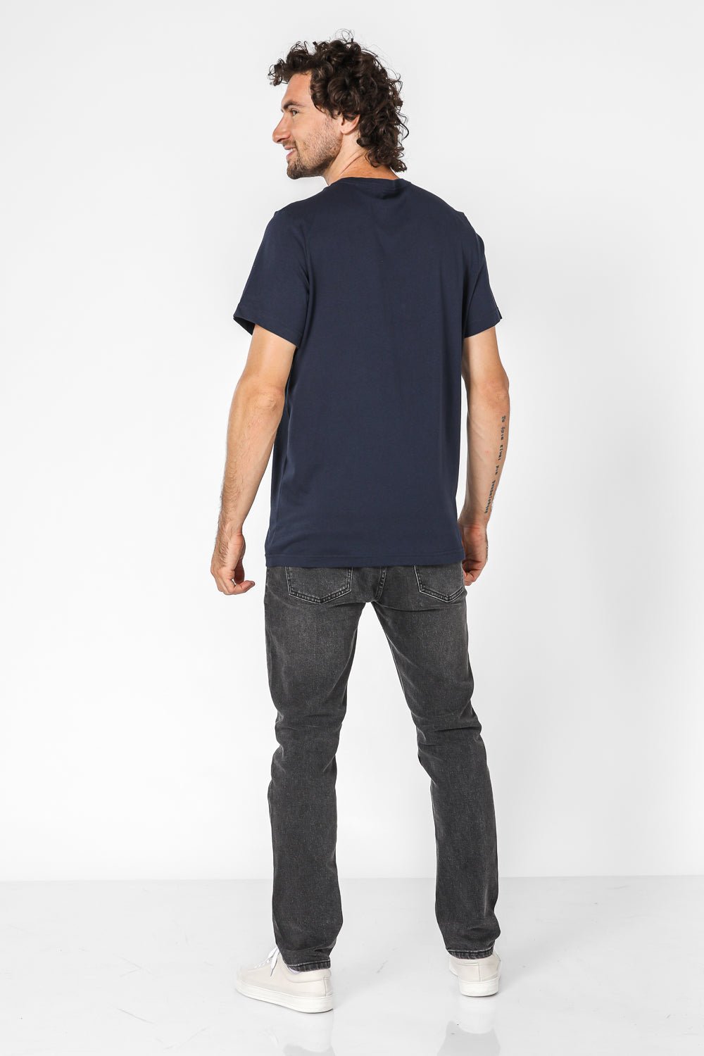 Tommy Hilfiger - טישירט הדפס לוגו בצבע נייבי - MASHBIR//365