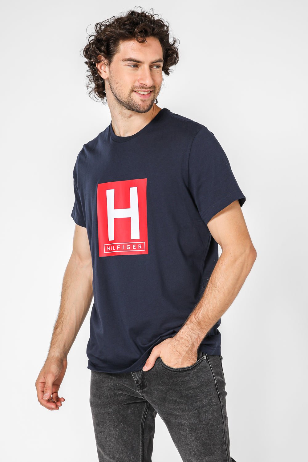 Tommy Hilfiger - טישירט הדפס לוגו בצבע נייבי - MASHBIR//365