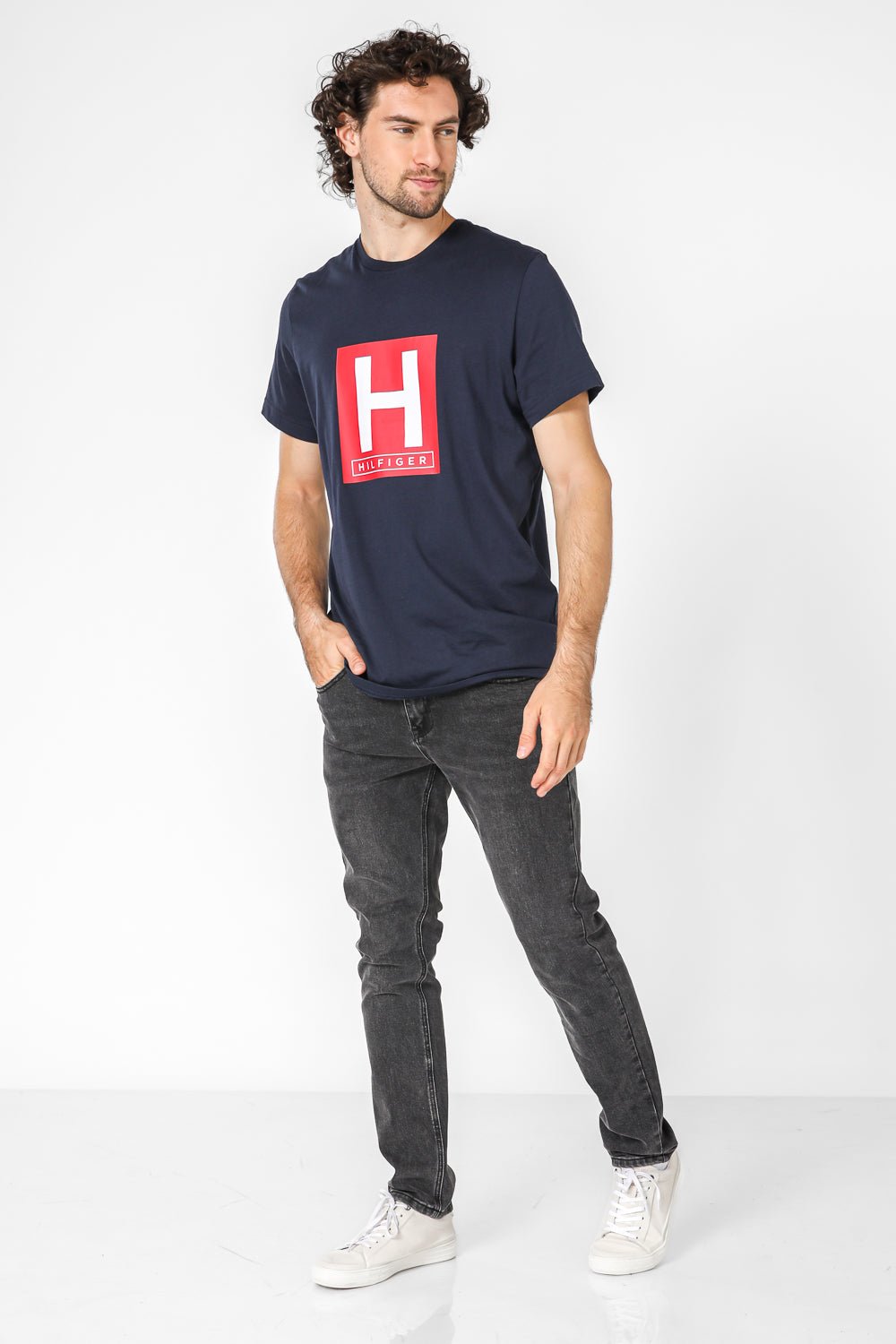 Tommy Hilfiger - טישירט הדפס לוגו בצבע נייבי - MASHBIR//365