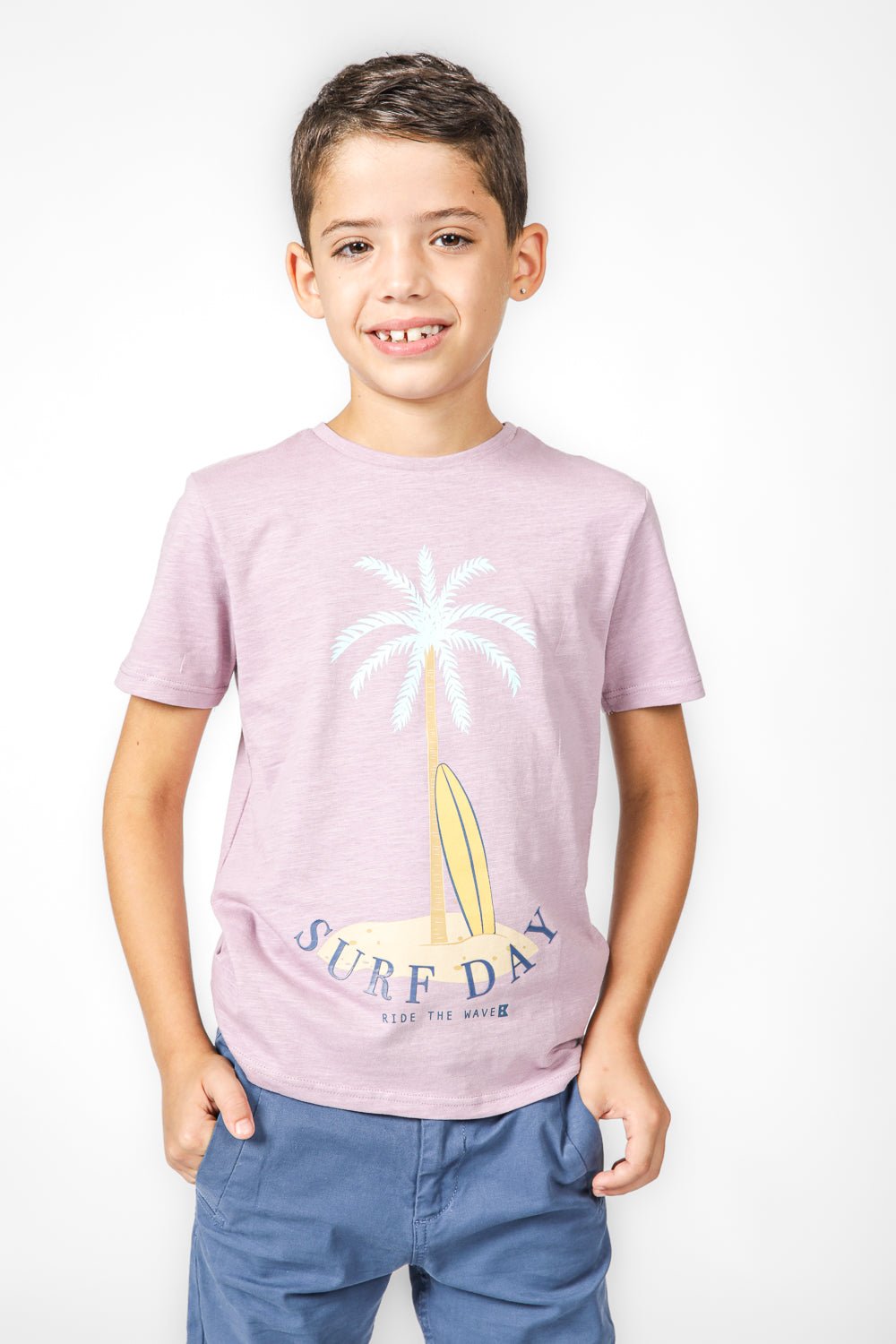 OKAIDI - טישירט הדפס SURF DAY בצבע בורדו עדין - MASHBIR//365