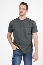 SCORCHER - טישירט HENLEY בצבע זית - MASHBIR//365