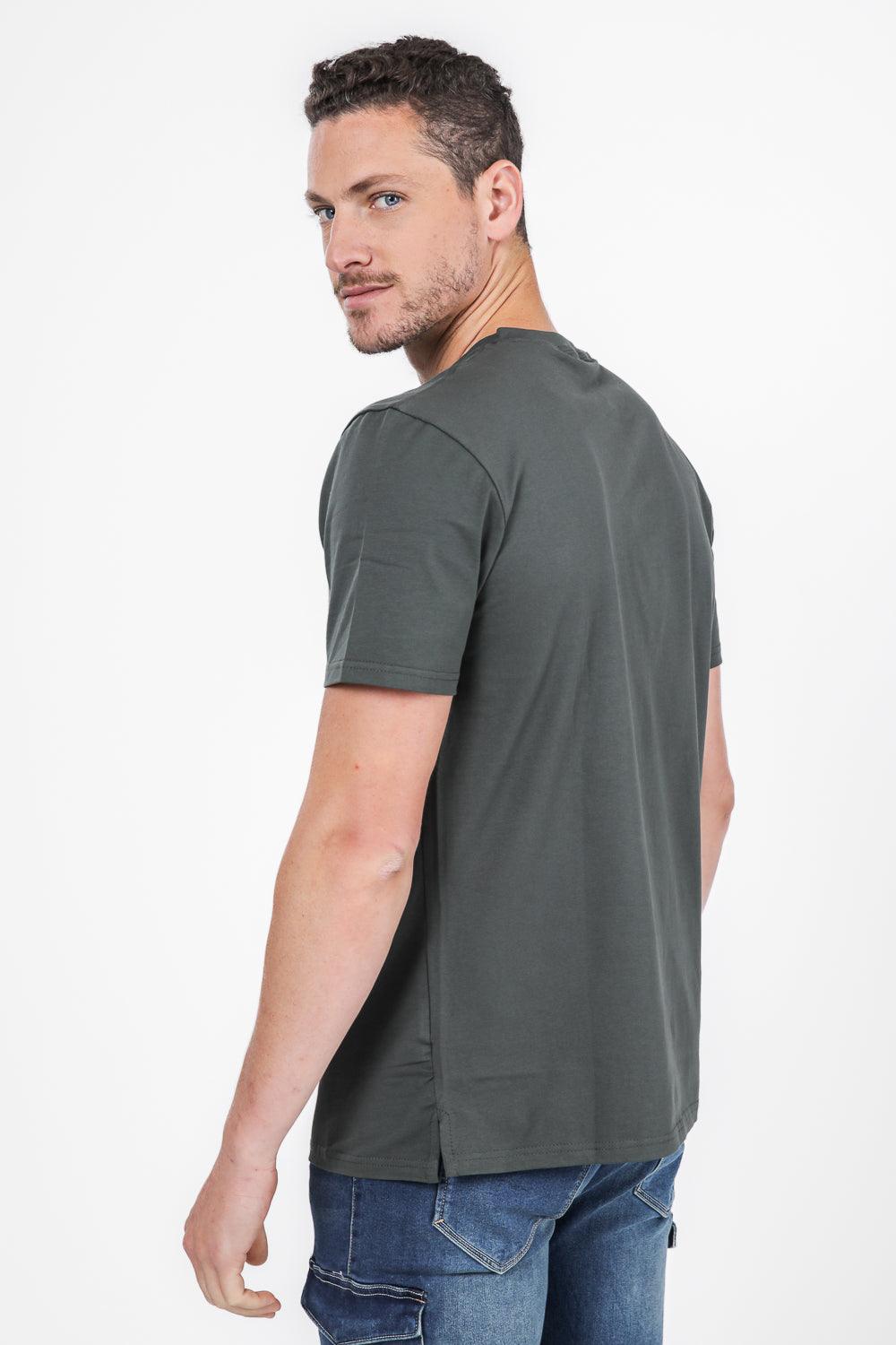 SCORCHER - טישירט HENLEY בצבע זית - MASHBIR//365