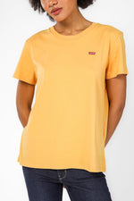 LEVI'S - טישירט צהובה עם לוגו בחזית - MASHBIR//365