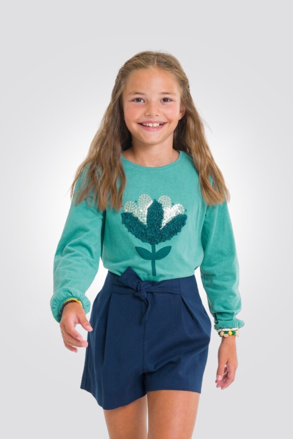 OKAIDI - טישירט ילדות שרוול ארוך בירוק עם הדפס בולט של עלה ופייטים - MASHBIR//365