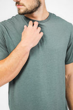 DELTA - טישירט קצרה צאוורון עגול לגבר בצבע ירוק - MASHBIR//365