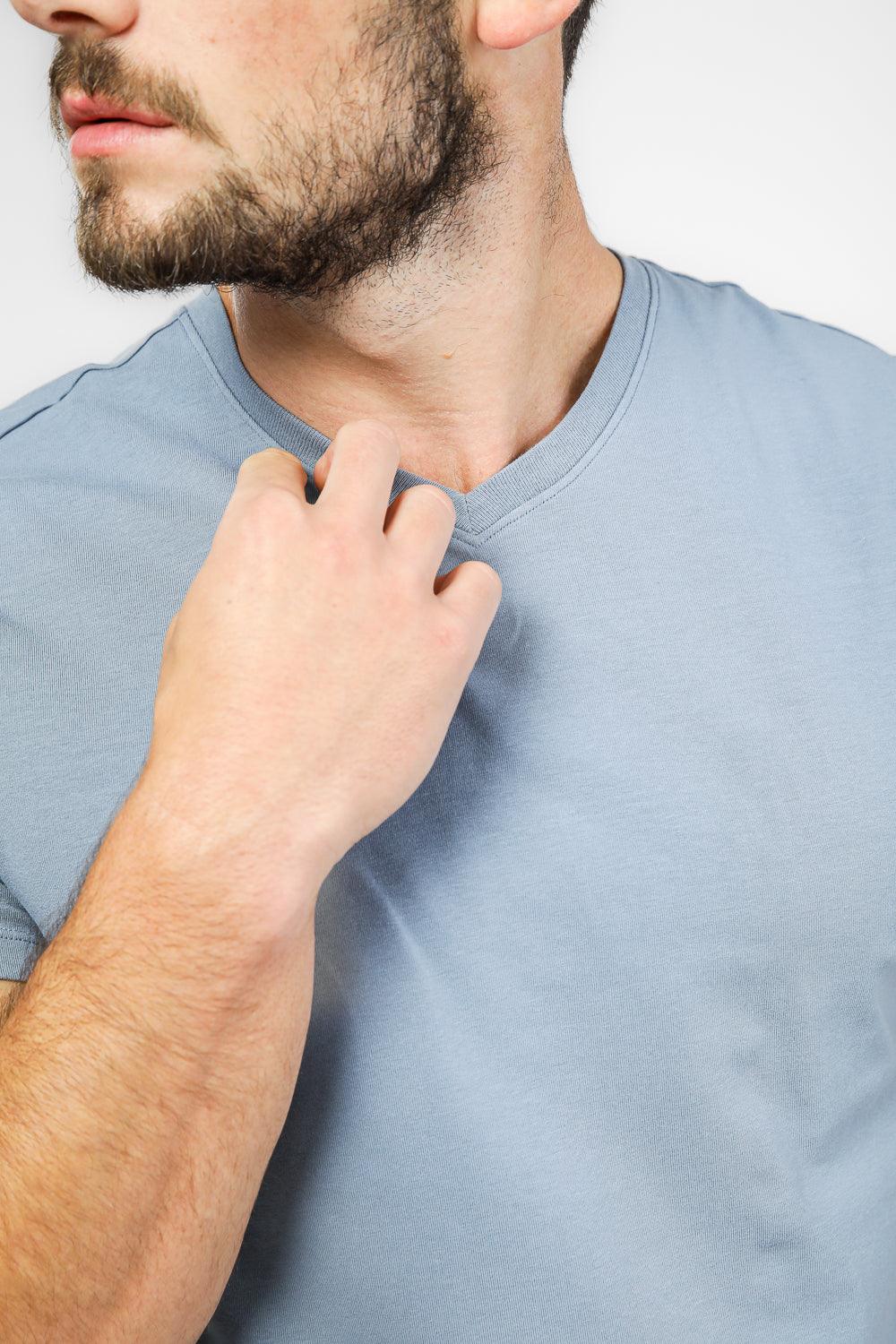 DELTA - טישירט קצרה צאוורון V לגבר בצבע תכלת - MASHBIR//365