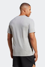 ADIDAS - טישירט קצרה בצבע אפור - MASHBIR//365