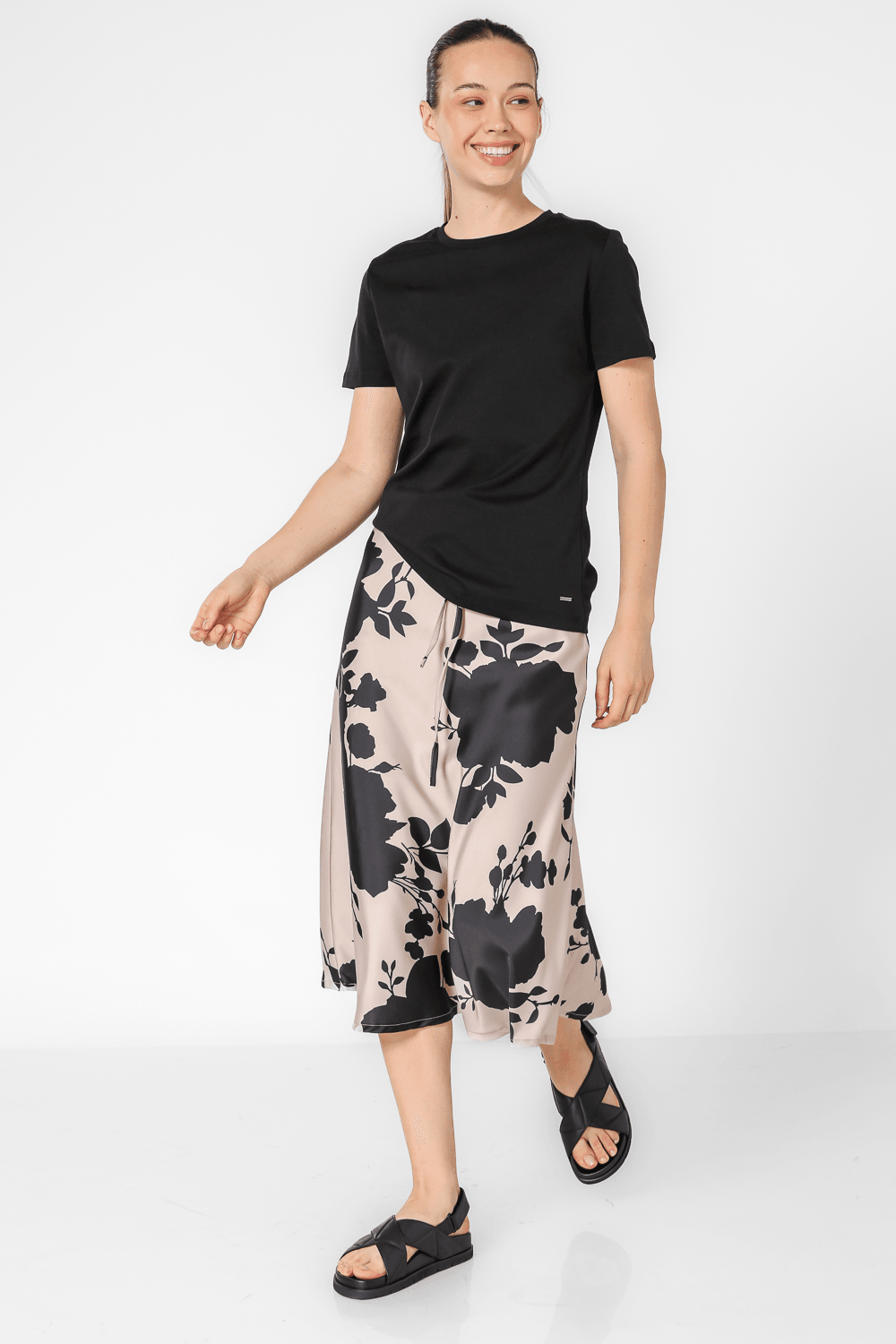 KENNETH COLE - טישירט קצרה בצבע שחור - MASHBIR//365