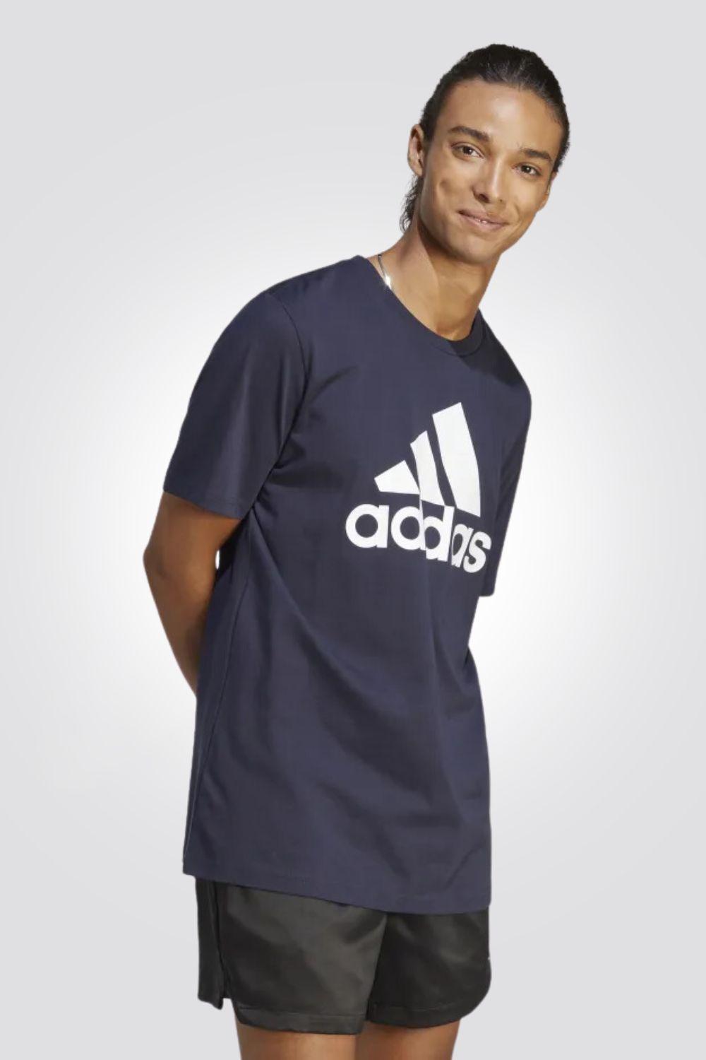 ADIDAS - טישירט קצרה ESSENTIALS בצבע נייבי - MASHBIR//365