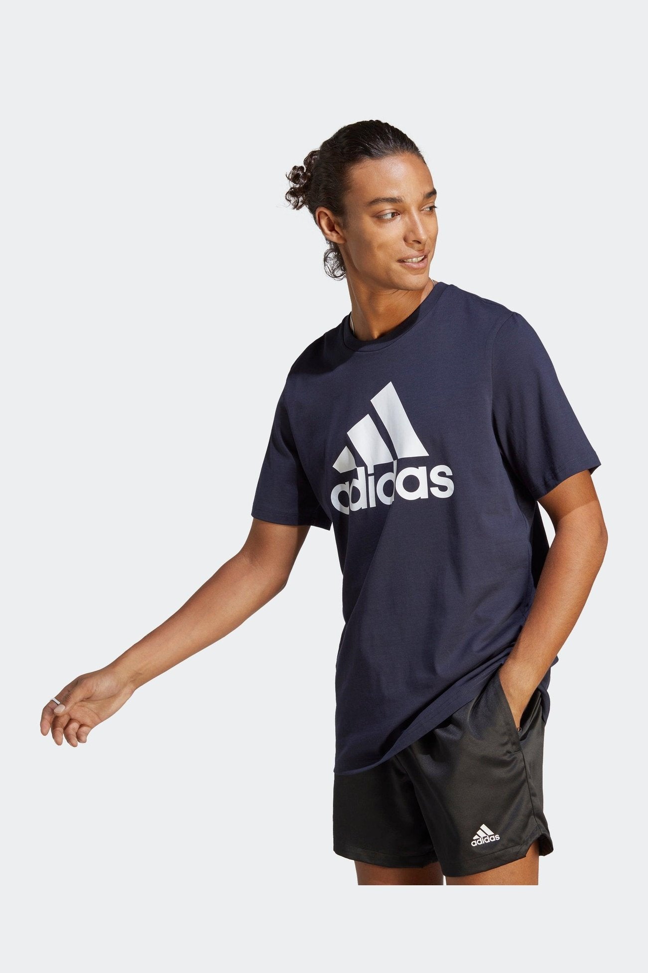 ADIDAS - טישירט קצרה ESSENTIALS בצבע נייבי - MASHBIR//365