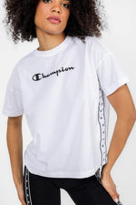 CHAMPION - טישירט קצרה לנשים CREWNECK בצבע לבן - MASHBIR//365