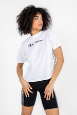 CHAMPION - טישירט קצרה לנשים CREWNECK בצבע לבן - MASHBIR//365