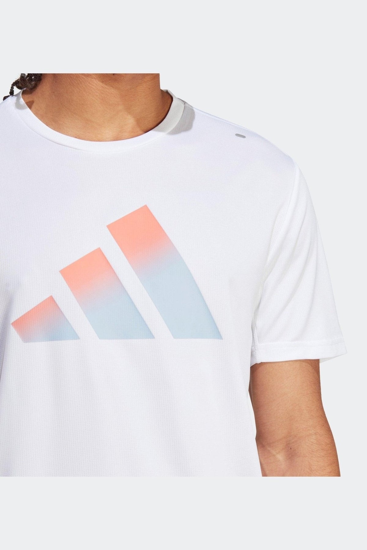 ADIDAS - טישירט קצרה RUN ICONS בצבע לבן - MASHBIR//365