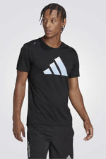 ADIDAS - טישירט לגבר RUN ICONS 3 BAR בצבע שחור - MASHBIR//365