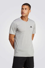ADIDAS - טישירט לגברים ESSENTIALS FEELREADY בצבע אפור - MASHBIR//365