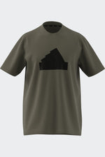 ADIDAS - טישירט לגברים FUTURE ICONS OLISTR בצבע זית - MASHBIR//365